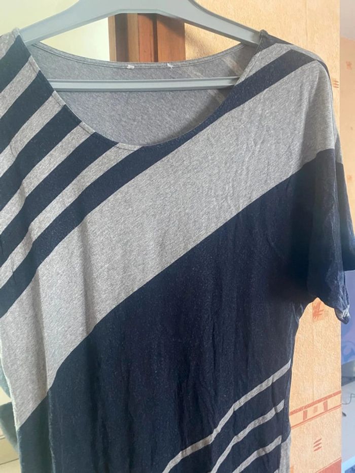 TEE shirt femme à rayure taille 38 très bon etat - photo numéro 4