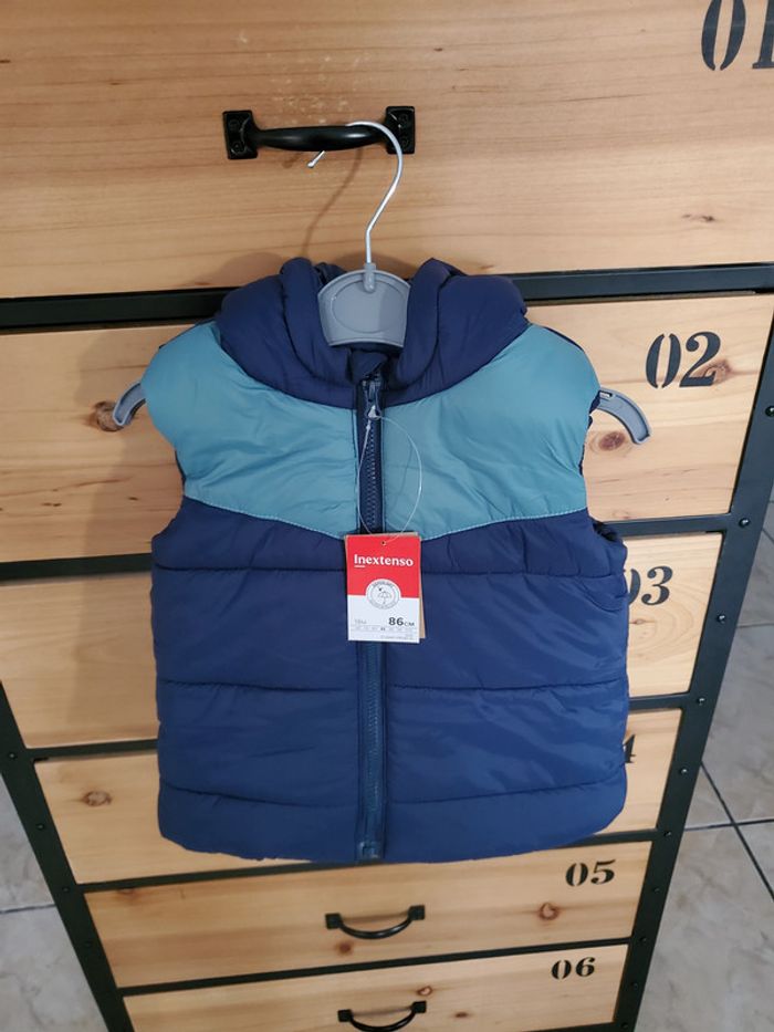 Veste sans manches toute neuve In extenso Taille 18 mois