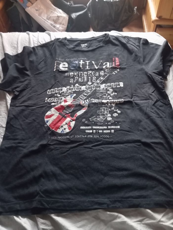 T-shirt court