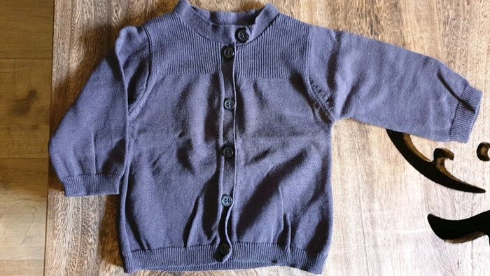 Gilet manches longues, 6 mois.