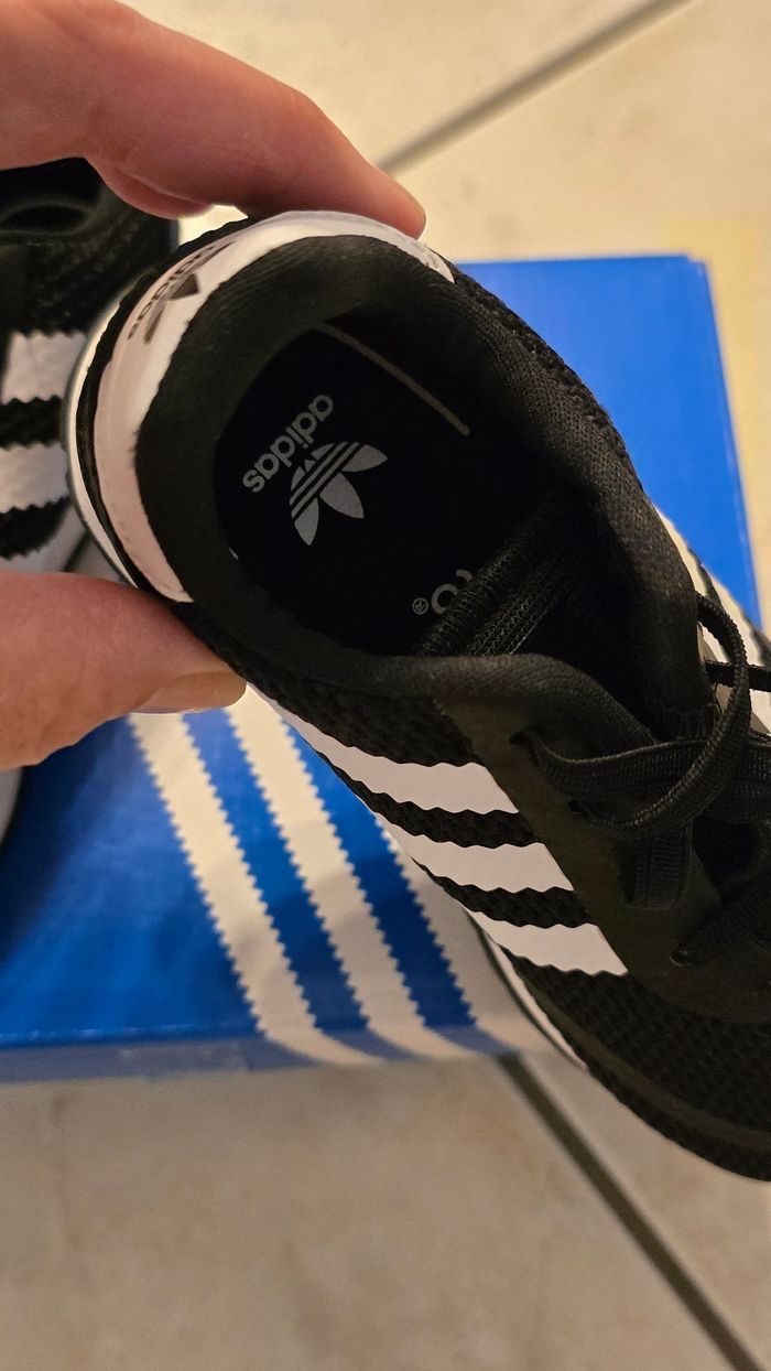Neuves (non portées) 🏷😍🥰 superbes baskets ADIDAS unisex pointure 25.5 , lacets élastiques 😍🥰 - photo numéro 3