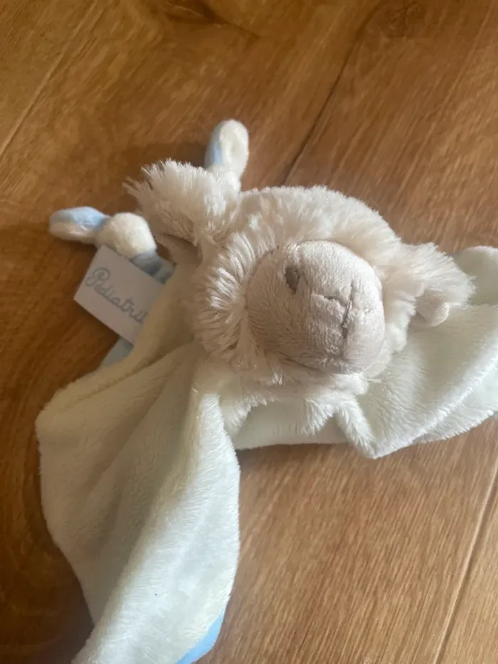 Doudou mouton tout doux