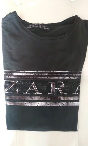 Strass sur tee-shirt noir