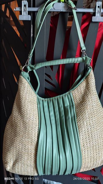 Sac à main vert et beige