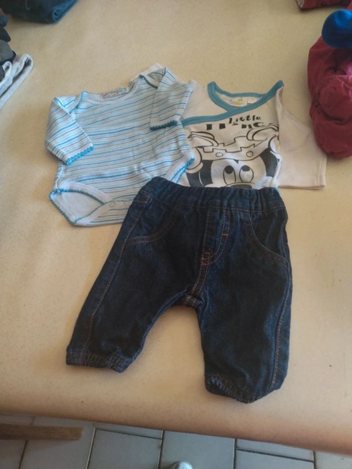 Lot vêtements bébé 0/1 mois. Très bon état - photo numéro 5
