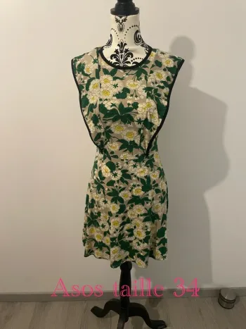 Robe fluide sans manche beige à fleurs vert et jaune Asos taille 34