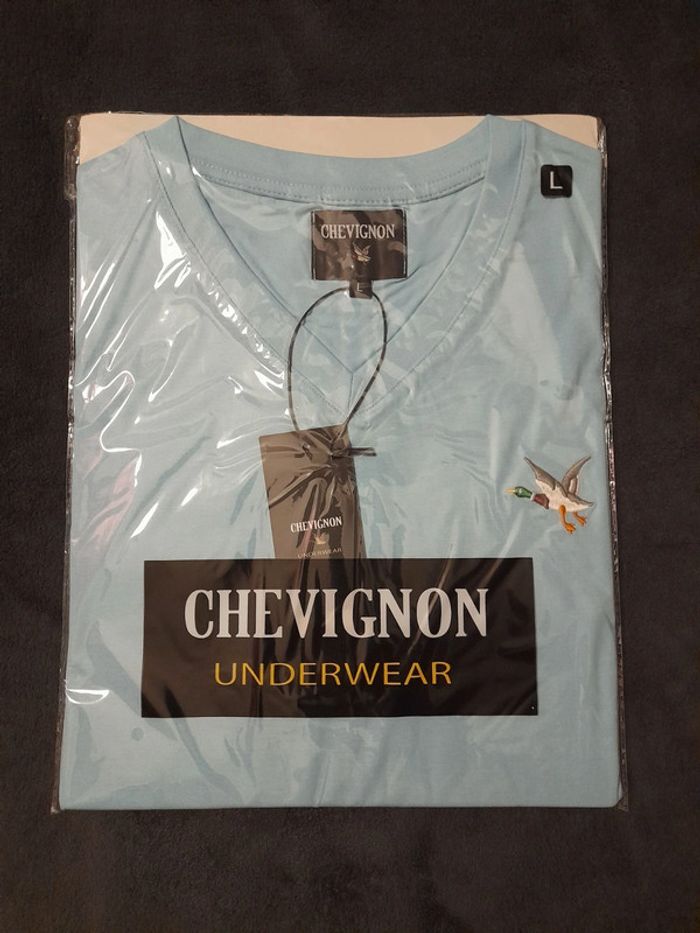 T-shirt col V