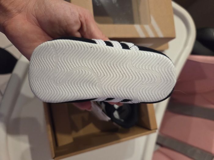Baskets Adidas neuves - photo numéro 3