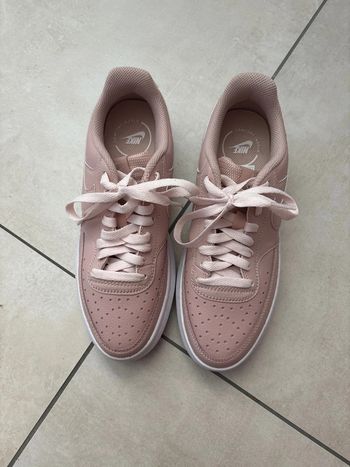 Basket Nike rose poudrée