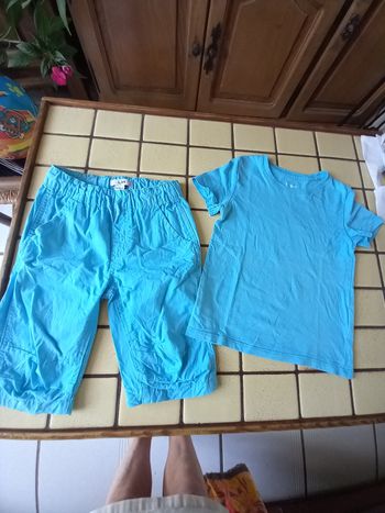 Ensemble pantacour et Tee-shirt manches courtes 4 ans