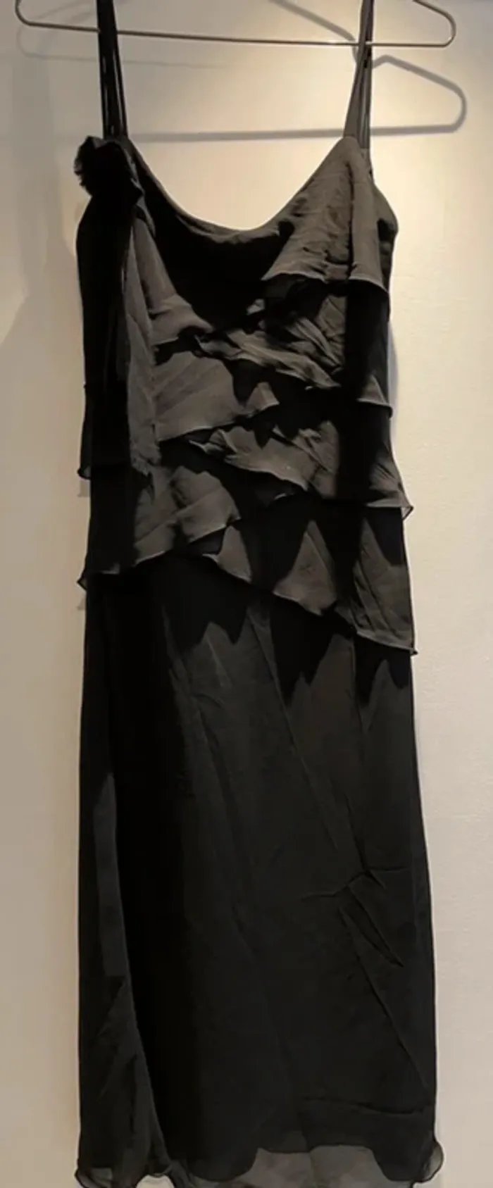 Robe noire fluide à volants – Jacqueline Riu – Taille 40 - photo numéro 2