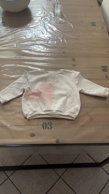 Sweat blanc et rose tape à l’œil 18 mois