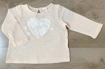 T shirt manches longues H&M 9/12 mois  détail cœur façon dentelle