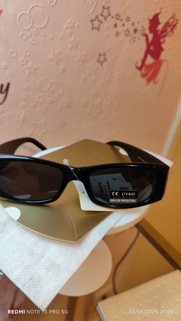 Lunettes de soleil femme neuve - photo numéro 2