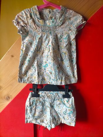 Très joli ens. short 4 ans