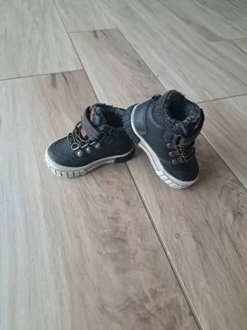 Chaussure montante taille 19
