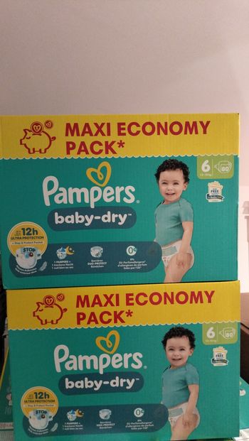 Lot de deux cartons de couches Pampers taille 6