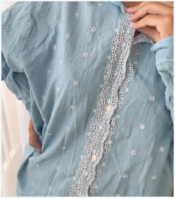 Chemise bleu ciel brodé Nafnaf taille unique très bon état - photo numéro 2