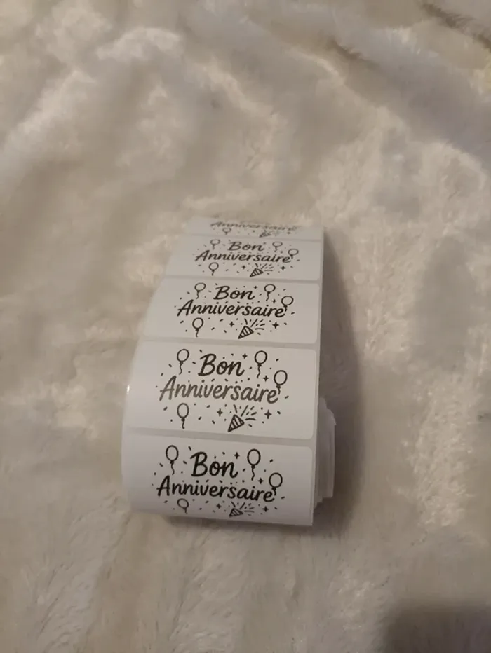 Lot de 50 étiquettes autocollantes “Bon Anniversaire” 60x30 mm Parfaites pour cadeaux et colis