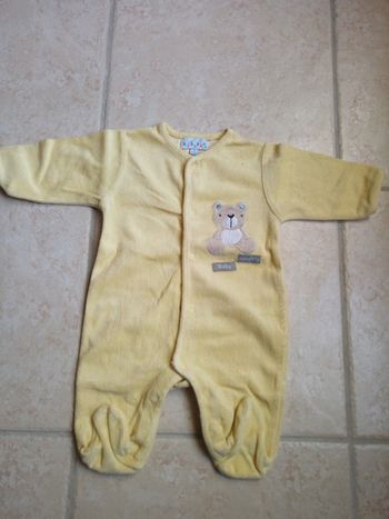 Pyjama jaune 1 mois