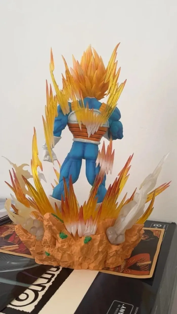 DBZ - Végéta super saiyan - photo numéro 3