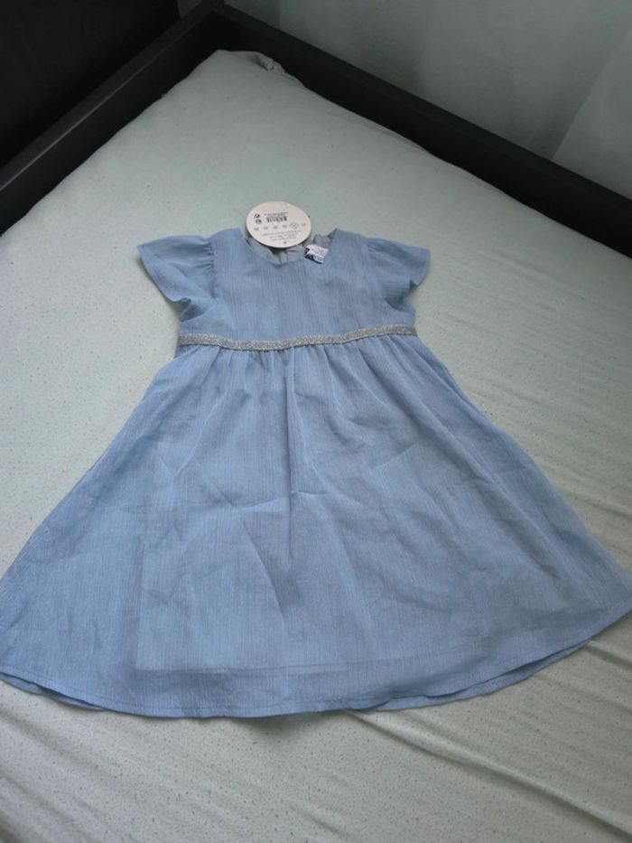 Magnifique robe fille taille 9 mois neuve