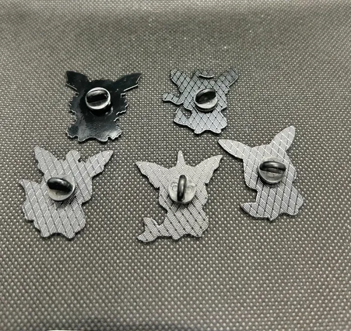 Lot de 5 pins Pikachu cosplay Evoli - photo numéro 2