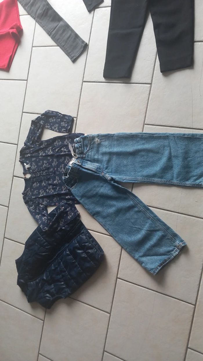 Lot de vêtements fille jean doudoune et tee shirt 6 ans fille tbe