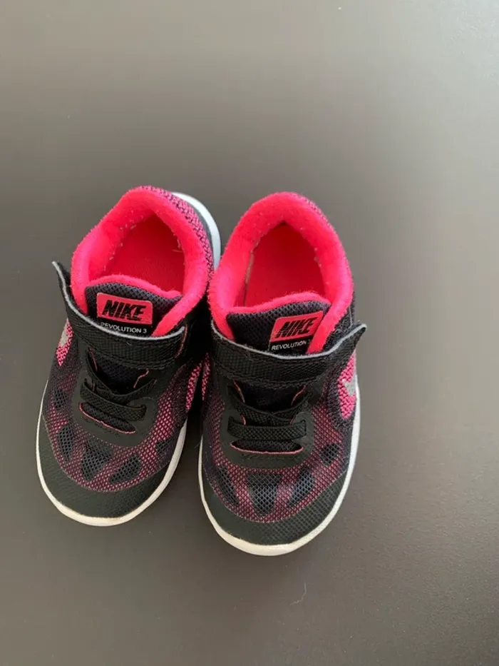 Basket Nike taille 23,5 - photo numéro 2