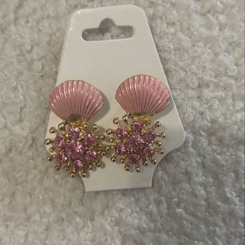 Boucles d'oreilles coquillages roses et cristaux dorés 