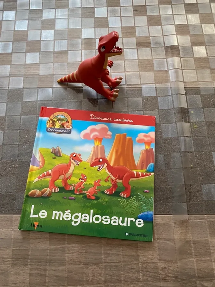 Livre le megalosaure et 1 figurine altaya le monde des dinosaures