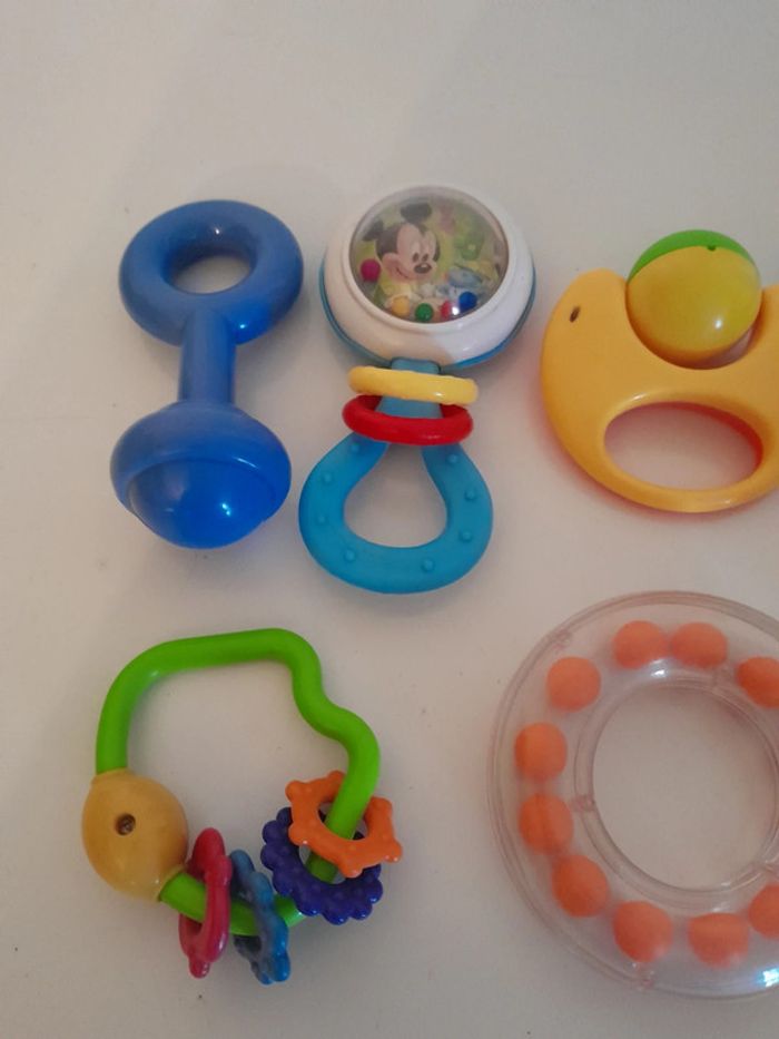 Lot de jouets hochet annaux - photo numéro 2