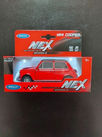 Mini Cooper  1300 - toit noir - rouge