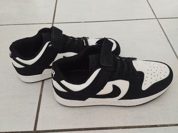 Basket noire et blanche