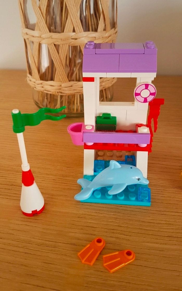 Lego friends 41028
Le poste de sauvetage d'Emma
Excellent état 
Complet - photo numéro 3