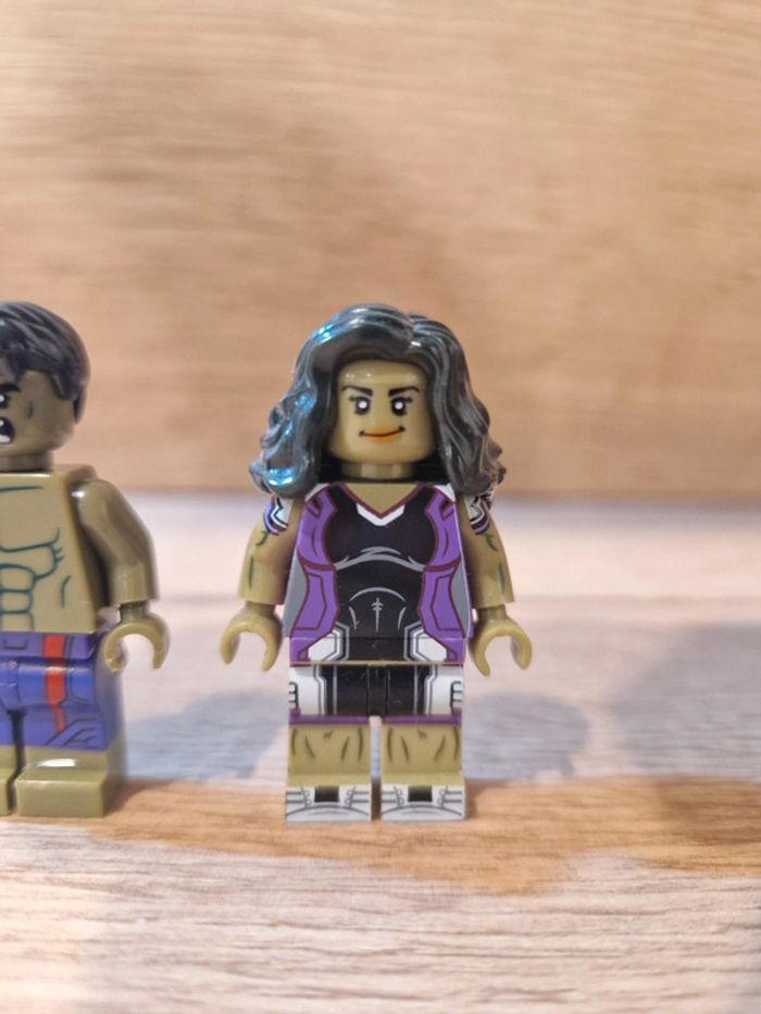Figurines type lego Hulk et She-Hulk Marvel - photo numéro 3