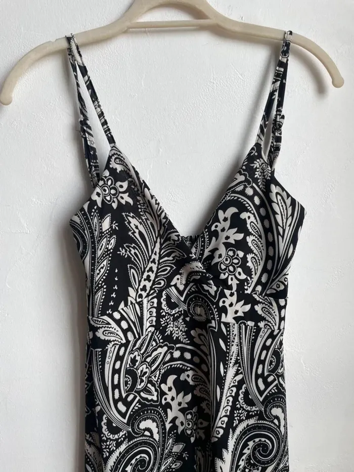 Robe longue été noir et blanche à bretelle - photo numéro 2