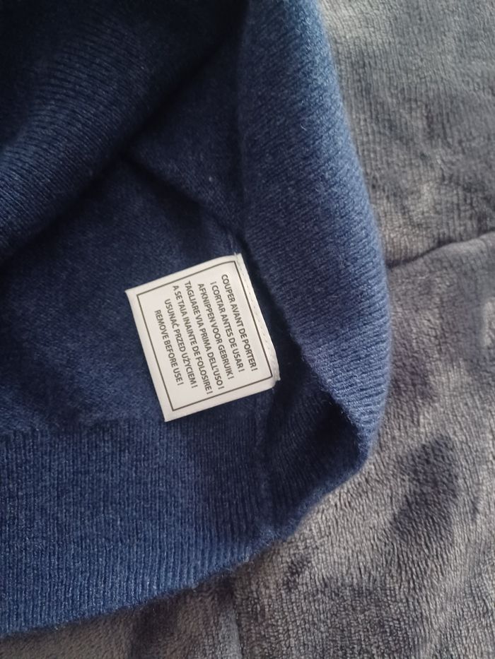 Pull homme 100% cachemire  fin taille S neuf jamais servis bleu - photo numéro 2