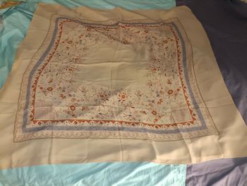 Grand carré en soie vintage 110cm x 110cm