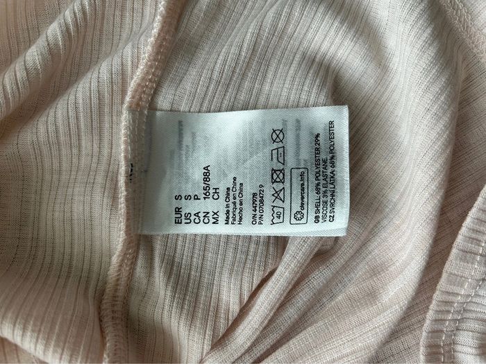 Top épaules dénudées rose pale H&M taille S très bon état - photo numéro 5