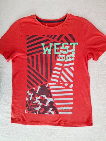 T-shirt IKKS 12 ans Rouge avec motifs géométriques noirs bleu clair et vert