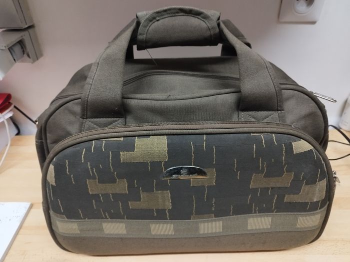 Petit sac de voyage dimension 45 cm x 30 cm x 22 cm