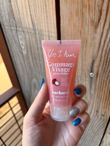 Gommage visage peau douce yes i am Cacharel 50 ML