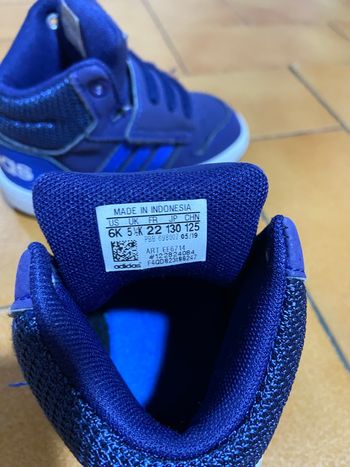 Basket adidas bleu 22