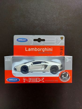 Lamborghini  aventador   - blanc