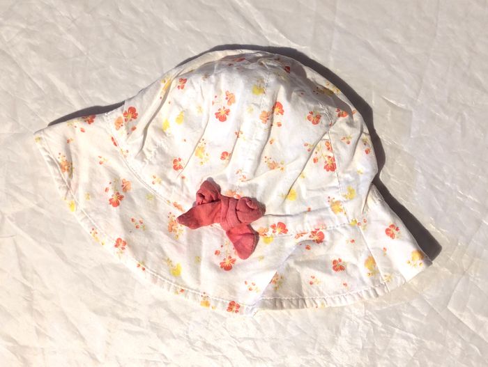 Chapeau Bob Blanc Flot Ruban Rose Motif Floral Fleurs Flore Vêtement Accessoire Petits Enfants Bébés