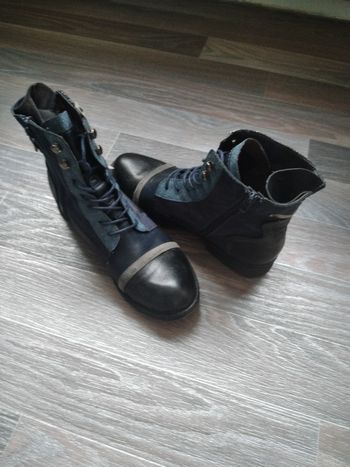 A Vendre Chaussures Montantes