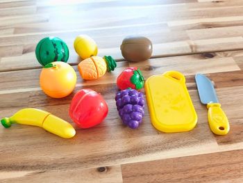 Lot de jouets légumes et fruits à découper