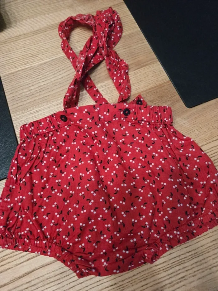 Short avec 🍒