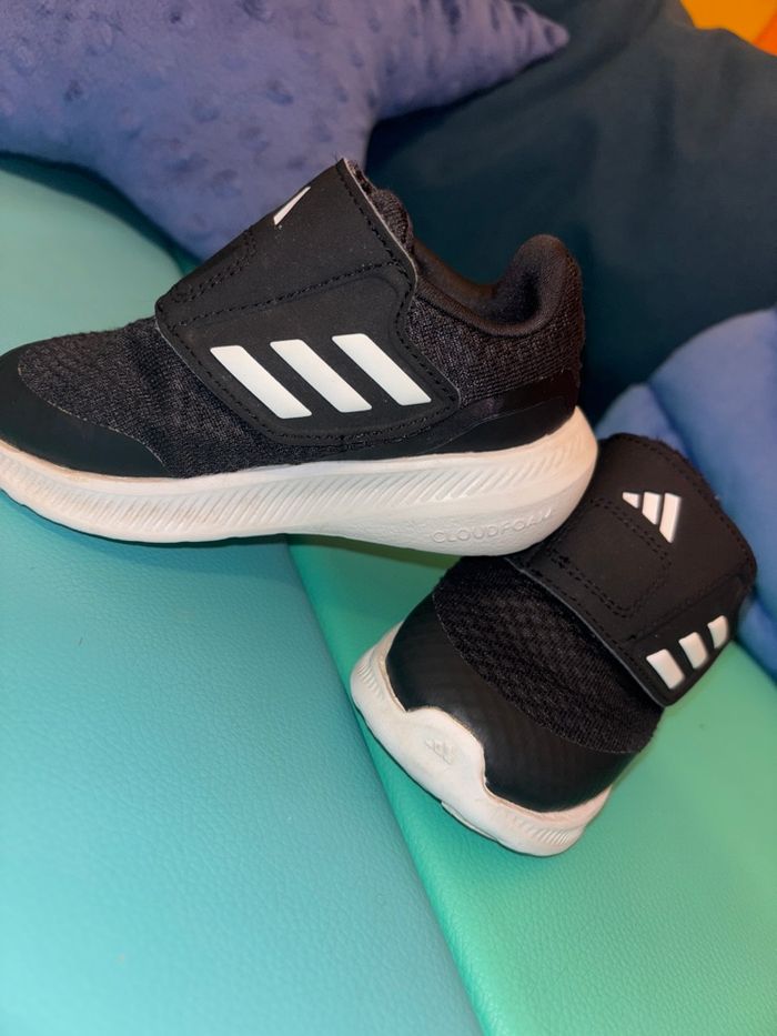 Basket adidas taille 22 - photo numéro 3